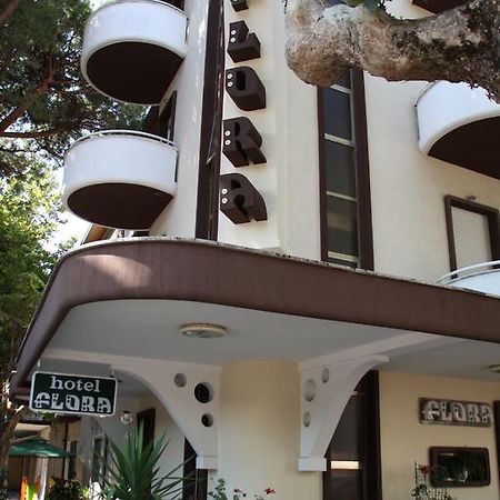 Hotel Flora ベラーリア・イジェア・マリーナ エクステリア 写真