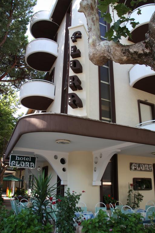 Hotel Flora ベラーリア・イジェア・マリーナ エクステリア 写真
