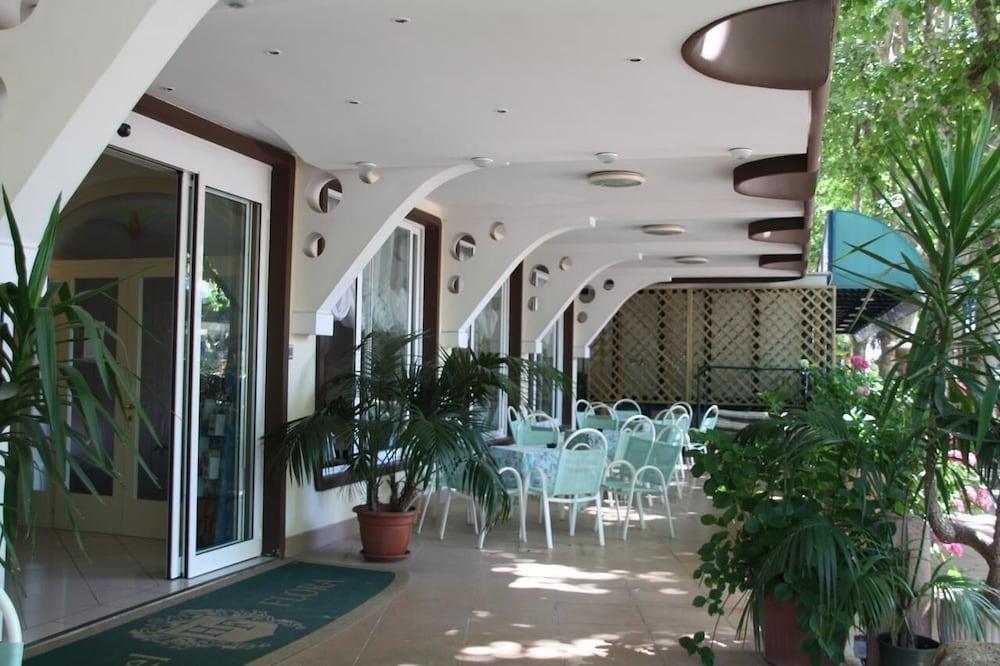 Hotel Flora ベラーリア・イジェア・マリーナ エクステリア 写真