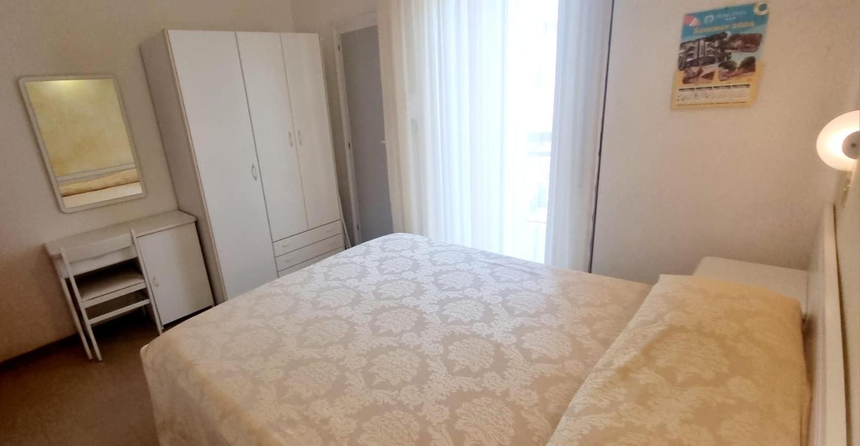 Hotel Flora ベラーリア・イジェア・マリーナ 部屋 写真
