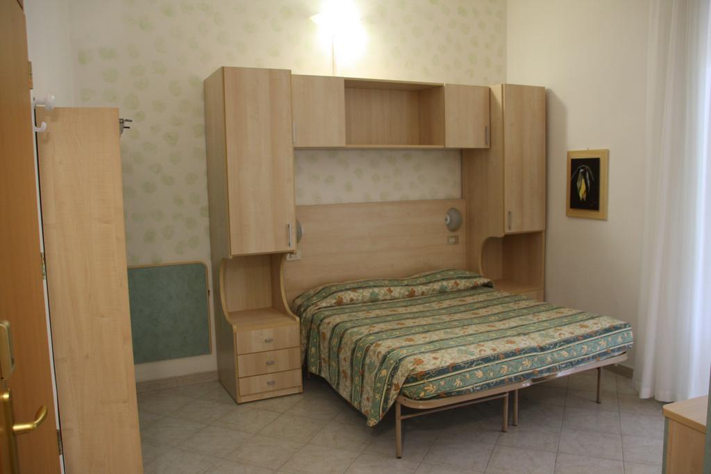 Hotel Flora ベラーリア・イジェア・マリーナ 部屋 写真