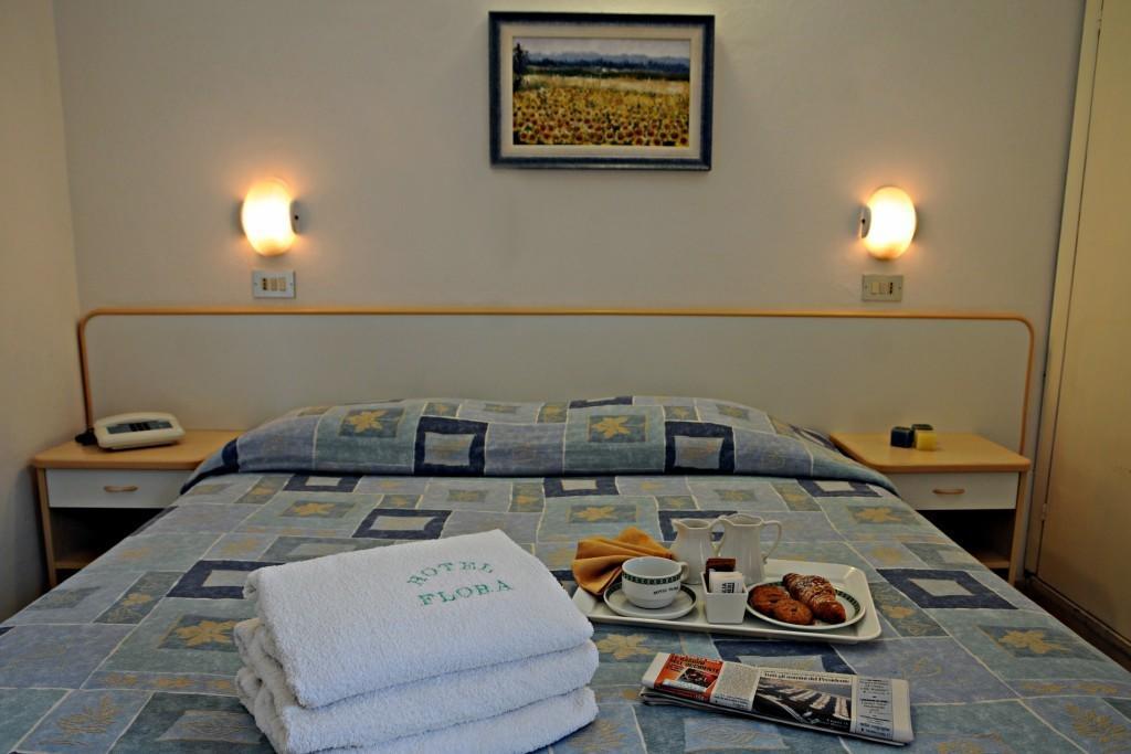 Hotel Flora ベラーリア・イジェア・マリーナ 部屋 写真