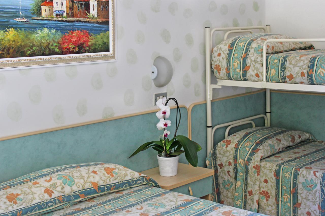 Hotel Flora ベラーリア・イジェア・マリーナ エクステリア 写真