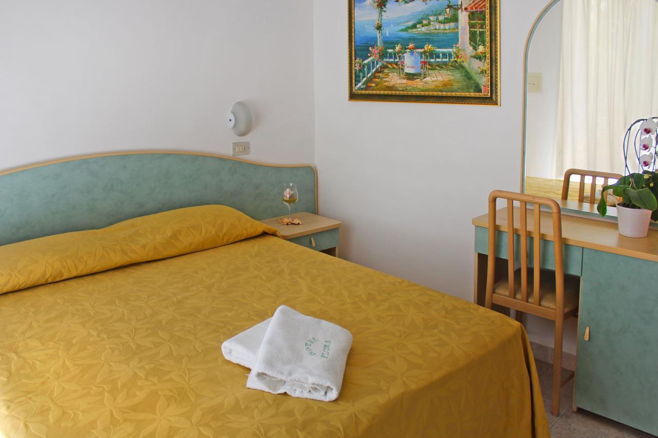 Hotel Flora ベラーリア・イジェア・マリーナ エクステリア 写真